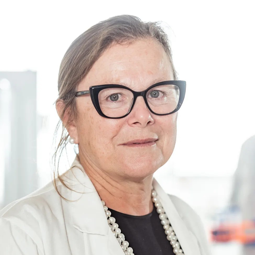 Headshot of Professor Fiona Wood AO